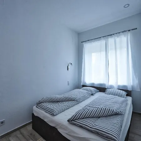 Apartman Oliver 2 *